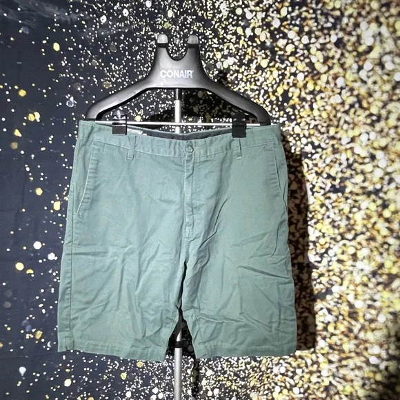 Volcom shorts - Picture 3 of 3